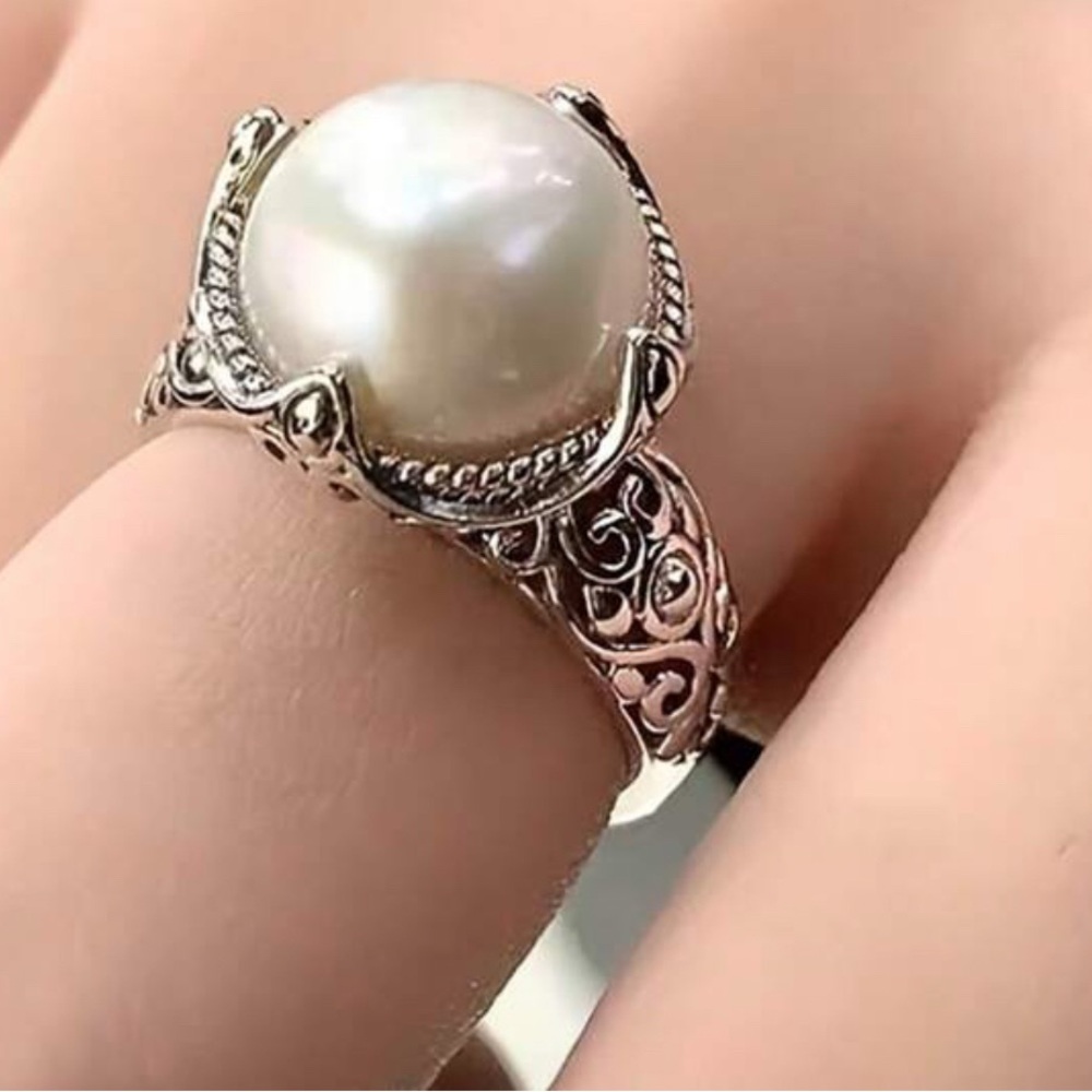 Elegant Silver Pearl Ring